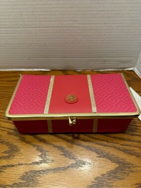 NWT Adrienne Vittadini pink Jewelry Organizer with Gold Trim. Travel cruise.